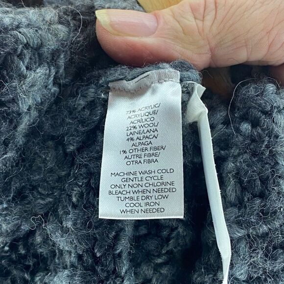 Ladies size medium sweater by Lou and Grey - Picture 7 of 8